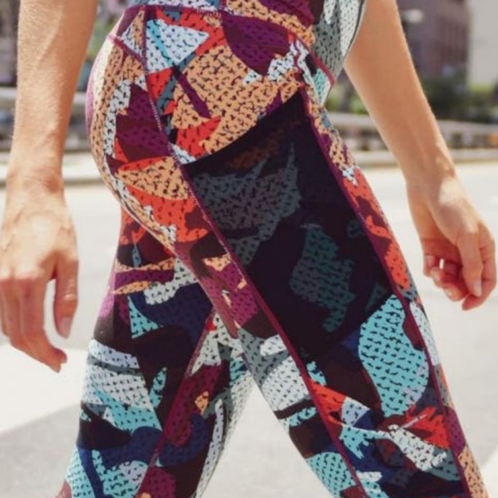 Highwaist Kaleidoscope Camo Full Leggings! - Picture 3 of 5